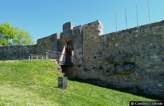 Entrada al Castillo de Burgos. Foto: Castillos del Olvido
